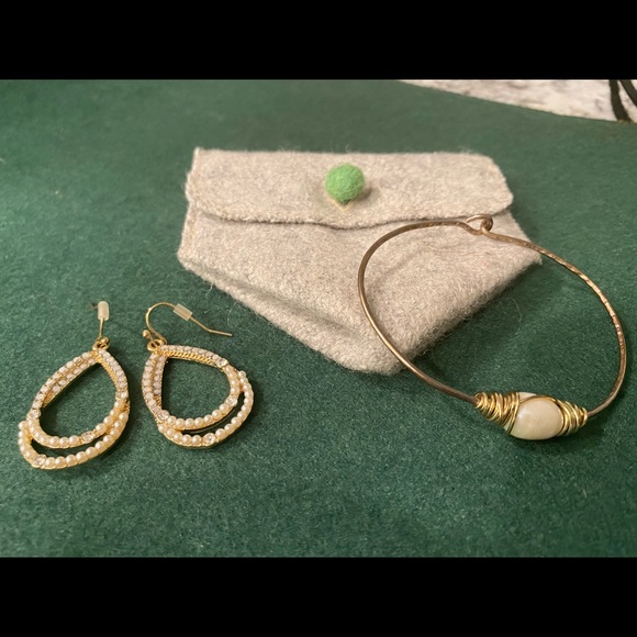Gold and pearl earrings and bracelet set